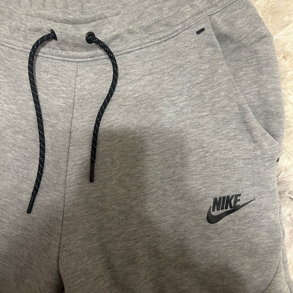 Nike Tech pants - Picture 4 of 4